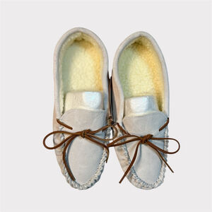 NEW Womens sz 6 VINTAGE Leather Moccasin Slippers Shearling Warm NWT Cream White